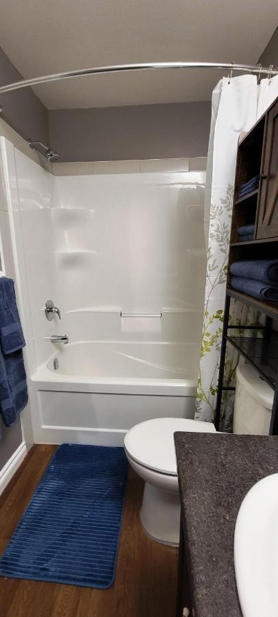 Blue Wave 2 Bedroom Suite Saskatoon Buitenkant foto
